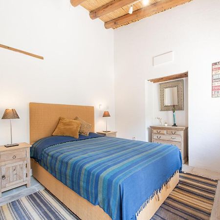 The Carob Tree Villa - Rustic Luxury Home With Access To Pool And Restaurant Lárnaca Exterior foto