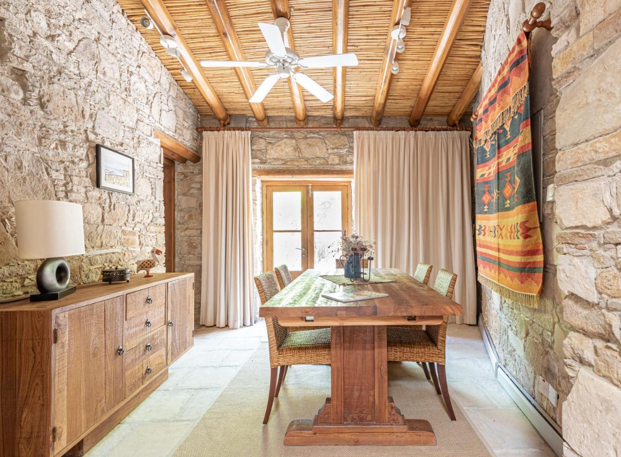 The Carob Tree Villa - Rustic Luxury Home With Access To Pool And Restaurant Lárnaca Exterior foto