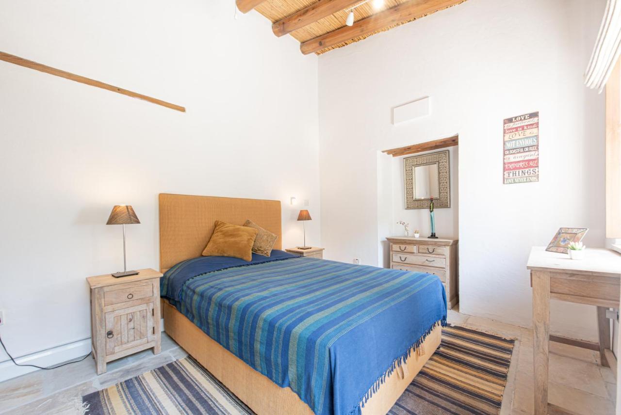 The Carob Tree Villa - Rustic Luxury Home With Access To Pool And Restaurant Lárnaca Exterior foto