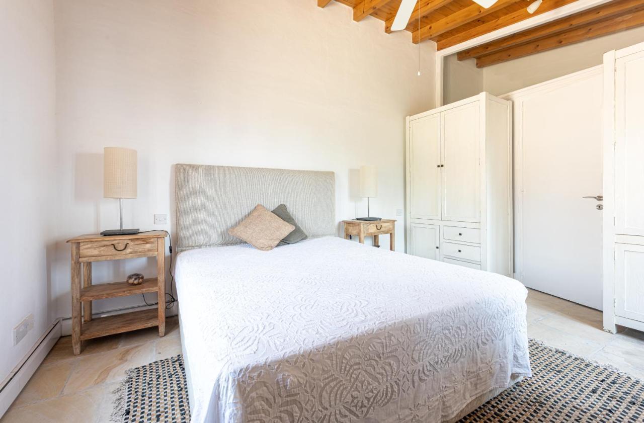 The Carob Tree Villa - Rustic Luxury Home With Access To Pool And Restaurant Lárnaca Exterior foto